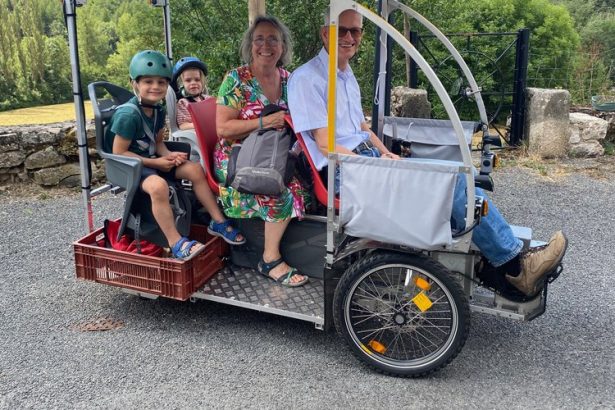 Une famille se déplace en Vhélio sur Paris (Source : Midi Libre)